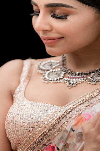 Elegance in Tradition: Parvati Nair Shines 🌸✨