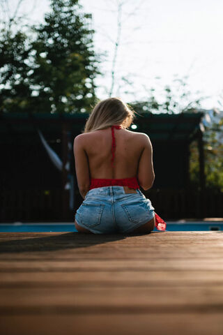 Sunset Serenity: A Moment of Reflection 🌅