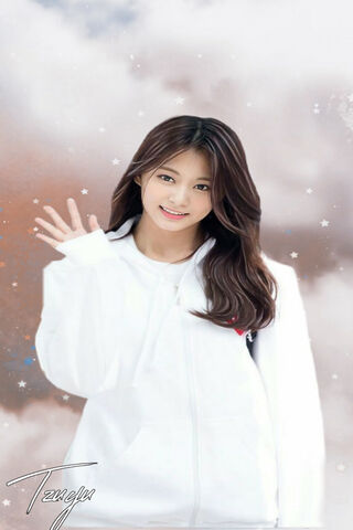 Tzuyu's Charming Wave 🌟