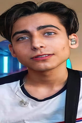 Aidan Gallagher: The Rising Star 🌟