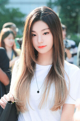 Yeji: The Radiant Star 🌟