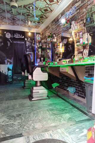 Chic Cuts and Classic Vibes ✂️✨