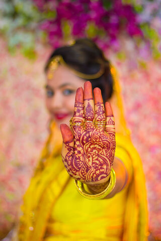 Henna Elegance: A Bride's Touch