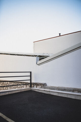 Urban Serenity: The Allure of White Walls