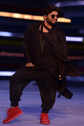 Allu Arjun: The Stylish Dance Sensation! 🎉