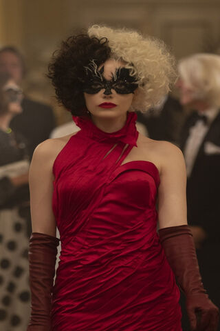 The Glamorous Transformation of Cruella 🌟