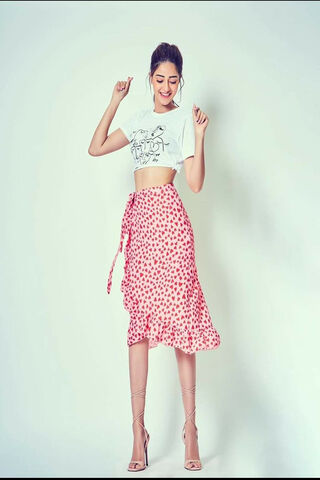 Chic and Playful: Ananya's Floral Vibe 🌸✨