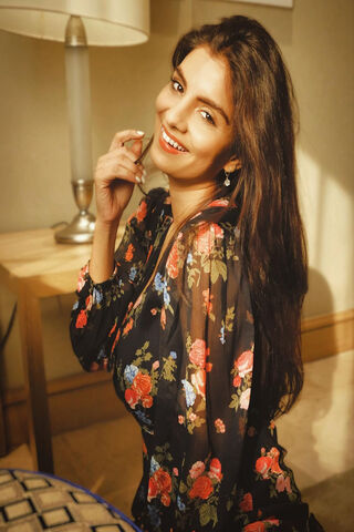 Radiant Charm: Anveshi Jain's Floral Elegance 🌸✨