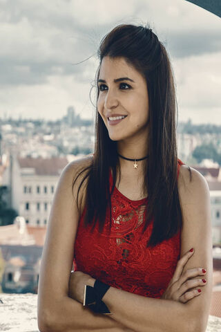 Radiant Charm: Anushka Sharma in the Cityscape 🌆✨