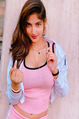 Charming Vibes: Angel Rai in Pink 🌸✨