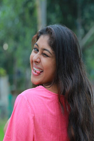 Aishwarya's Playful Charm 🌟