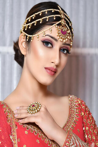 Radiant Elegance: The Modern Bride
