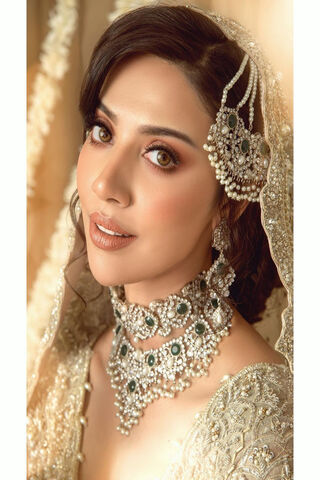 Radiant Elegance: The Modern Bride ✨