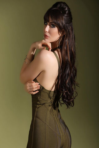 Giorgia: Elegance in Green 🌿✨