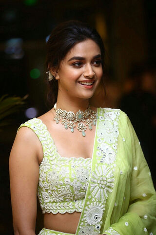 Elegance in Green: Keerthy Suresh Shines Bright