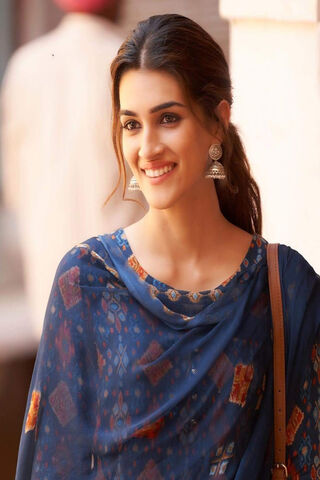 Radiant Elegance: Kriti Sanon in Traditional Charm