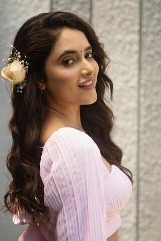 Elegance in Pink: A Glimpse of Priyanka Mohan