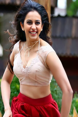 Radiant Charm: Rakul Preet's Stunning Style 🌟
