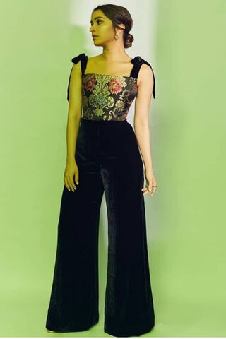 Elegance in Black: Shraddha Kapoor's Stunning Look