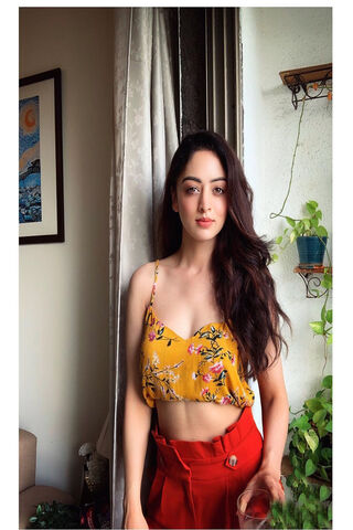 Radiant Charm: A Glimpse of Elegance