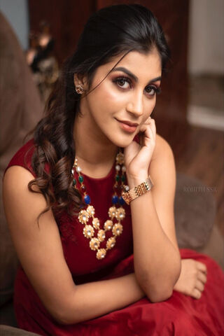 Elegance Personified: Yashika Aannad's Radiant Charm ✨
