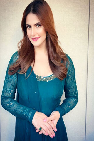 Elegance in Teal: Zareen Khan's Stunning Look
