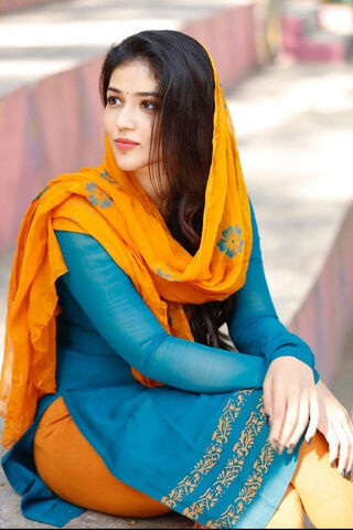 Elegance in Traditional Attire: A Glimpse of Priyanka Jawalkar