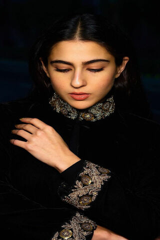 Elegance in Shadows: A Glimpse of Sara Ali Khan