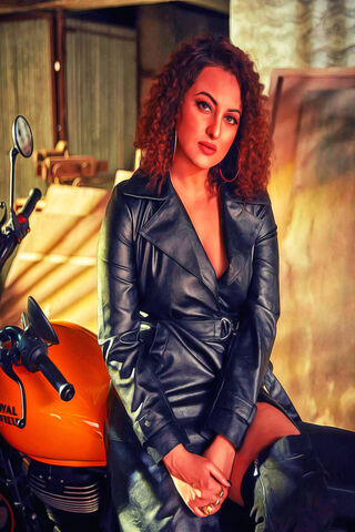 Bold and Beautiful: The Glamour of Sonakshi Sinha 🌟