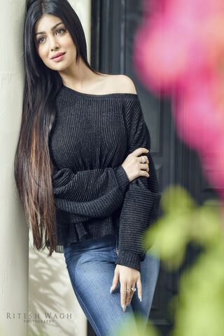 Elegance in Simplicity: Ayesha Takia's Chic Style