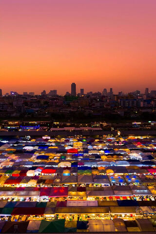 Sunset Splendor at the Colorful Market 🌅🎨