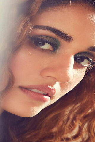 Glimmering Beauty: The Allure of Disha Patani ✨