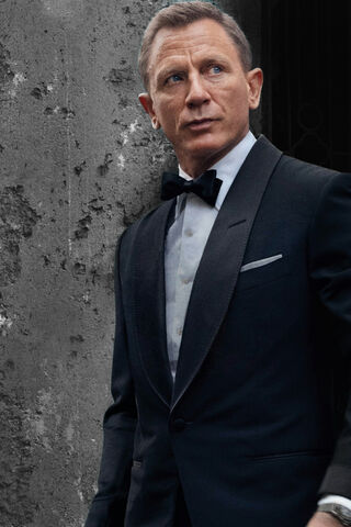 The Elegance of Espionage: A Classic Look