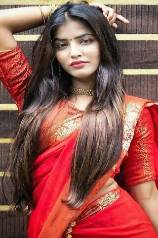 Elegance in Tradition: The Modern Bride