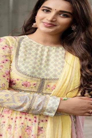 Nidhi Agerwal: A Radiant Star in Traditional Elegance ✨