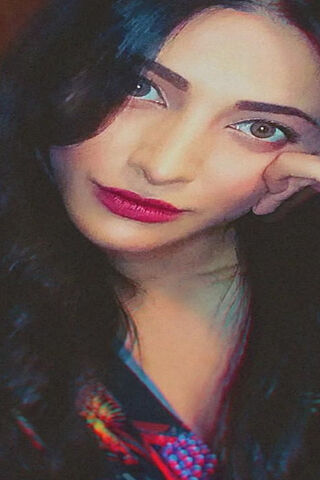 The Enigmatic Charm of Shruti Hassan ✨