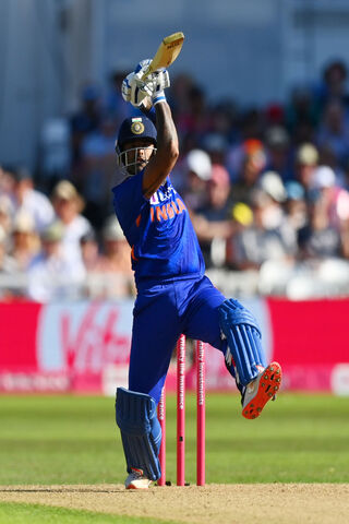Suryakumar Yadav: The Cricketing Maestro in Action! 🏏✨