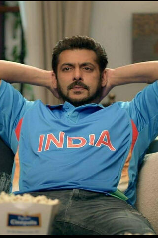 Chilling in Style: The Cricket Fan Vibe 🏏