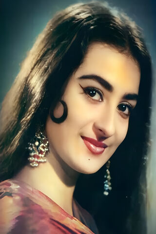 The Timeless Beauty of Saira Banu 🌟