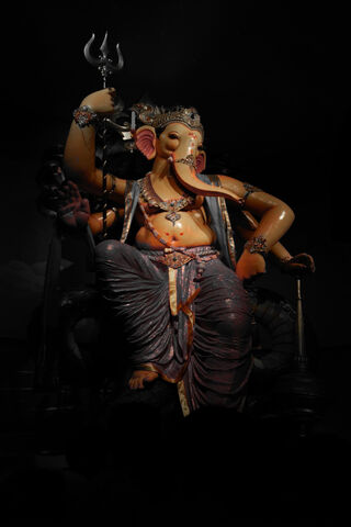 The Divine Presence of Parel Cha Raja 🌟