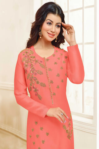 Ayesha Takia: Elegance in Coral 🌸✨