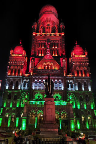 BMC Office: A Nighttime Marvel 🌟🏛️