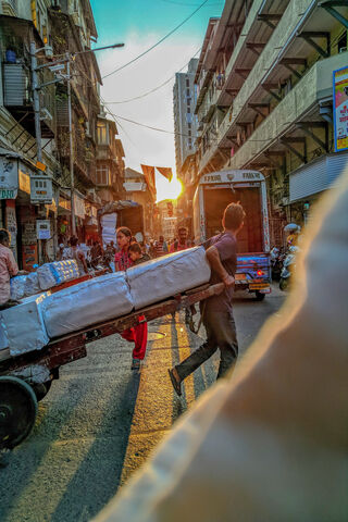 Sunset Hustle in Mumbai 400001 🌇🚚