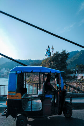 Rishikesh: A Journey Through Spiritual Landscapes 🚲✨