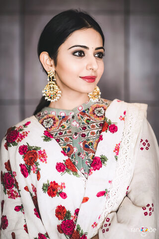 Elegance in Bloom: Rakul Preeti Singh's Floral Charm 🌸