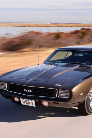 Classic Power: The 1969 Camaro SS in Motion 🚗💨