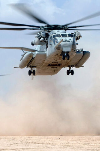 Chinook in Action: The Mighty Workhorse of the Skies 🚁💨