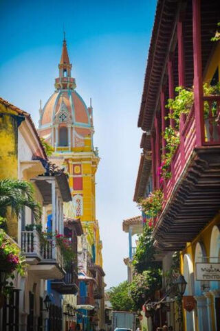 Colorful Streets of Cartagena 🌞🏛️