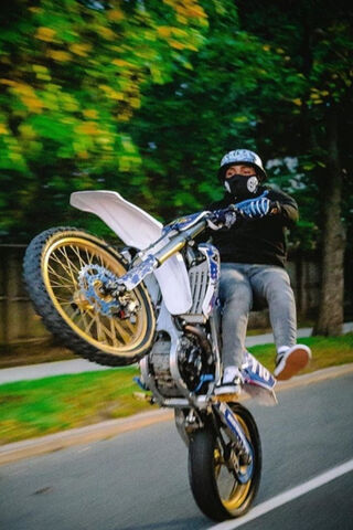 Dirtbike Daredevil: Wheelie Wonders! 🏍️💨