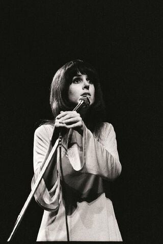 Grace Slick: A Moment in Time 🎤✨